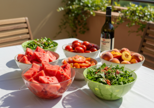 Tavola di Ferragosto con frutta e verdura fresca consegnata a domicilio a Verona